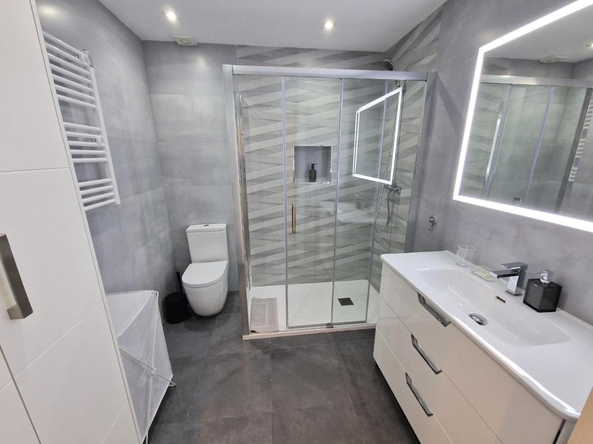 Emerald - Spacious Modern 2 Bedroom *