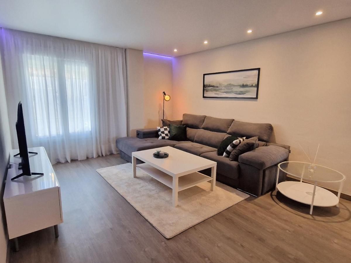 Emerald - Spacious Modern 2 Bedroom Apartment *